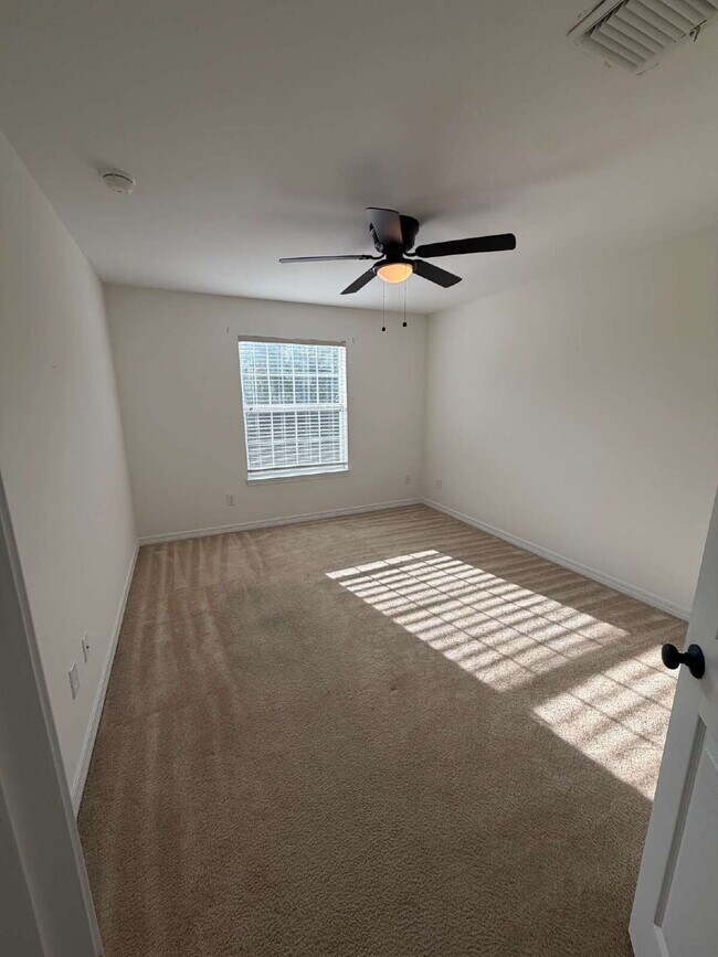 Building Photo - Welcome to The Hammocks! Newly Updated 3 bedroom 2.5 bath home.