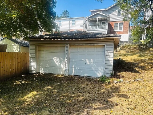 Building Photo - 226 Walnut St