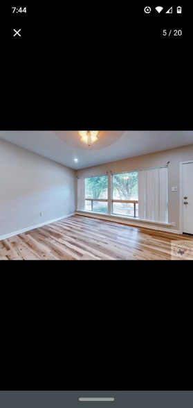 Building Photo - 1025 Louise Ln