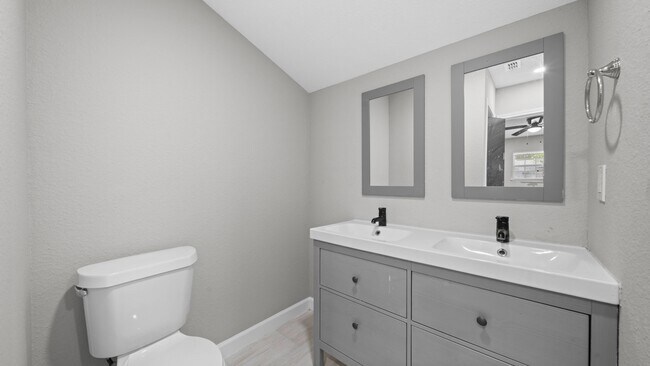 Building Photo - 5242 Greylog Dr