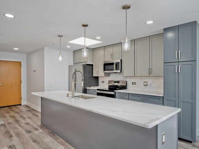 Building Photo - 1800 Dewes St