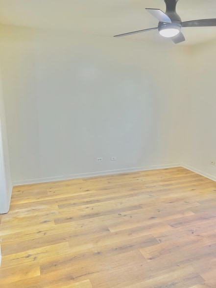 Building Photo - 6439 S St Lawrence Ave