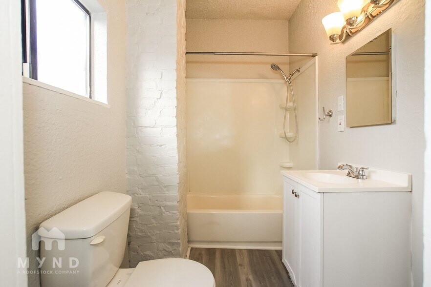 Building Photo - 1214 S 8th St