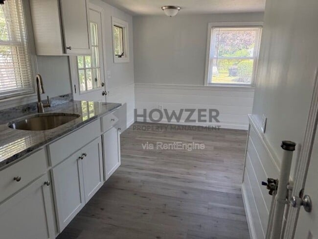 Building Photo - 325 Oak Neck Rd