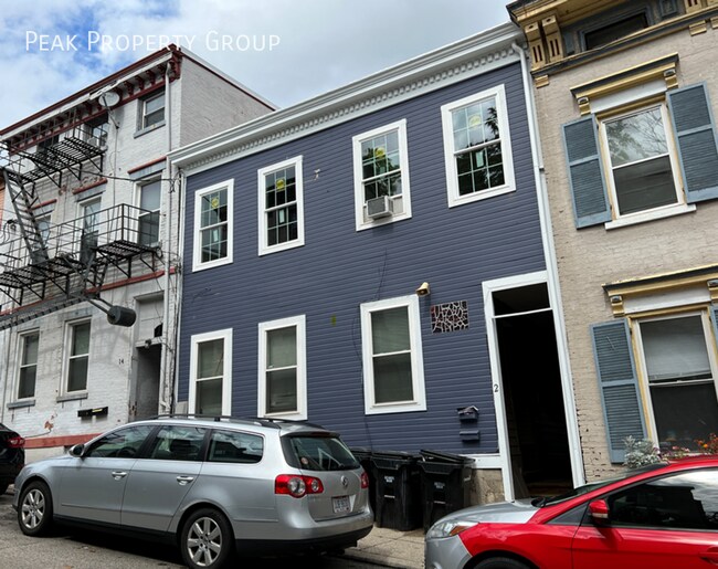 Primary Photo - 12 W Hollister St