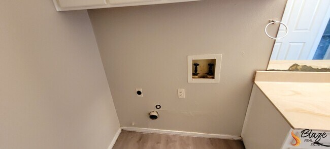 Building Photo - 4210 SE 16th Ave