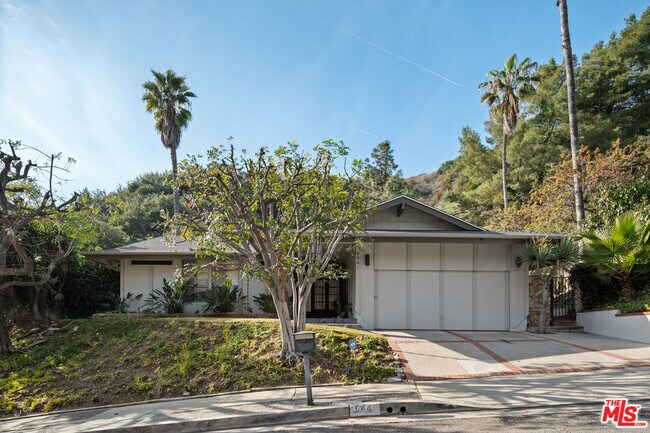 Building Photo - 6441 Tahoe Dr