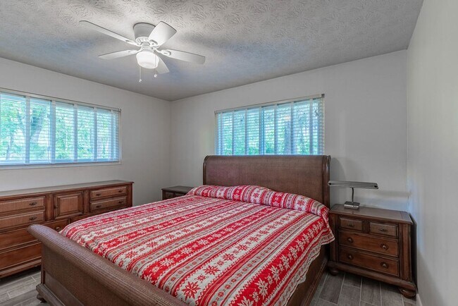 Building Photo - Welcome to your Lake Home