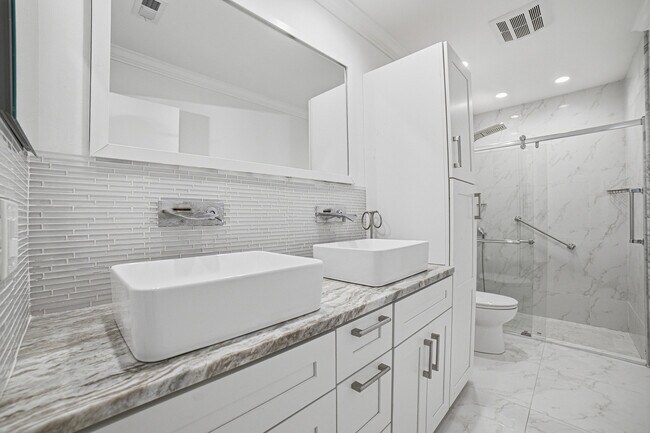 Building Photo - 6070 Sunny Manor Ct