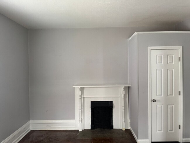 Building Photo - Four bedroom home in Bristol VA