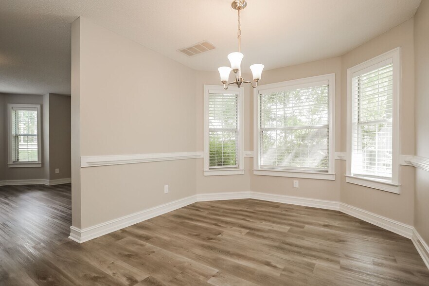 Building Photo - 355 Emerald Trce
