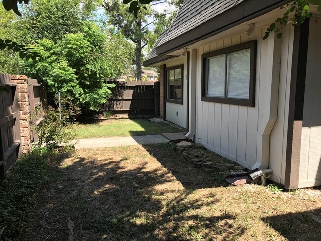 Building Photo - 12029 Greenwood Forest Dr