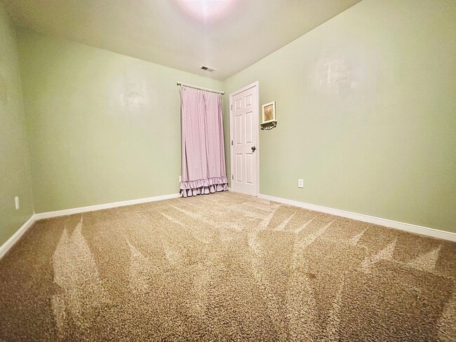 Building Photo - Spacious 3BD/2BA Home in Oak Park | Screened Porch | Large Backyard | 2-Car Garage