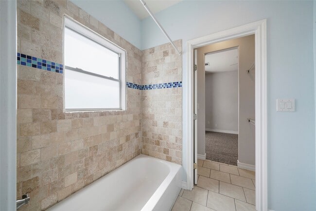 Building Photo - 1213 Wakefield Dr