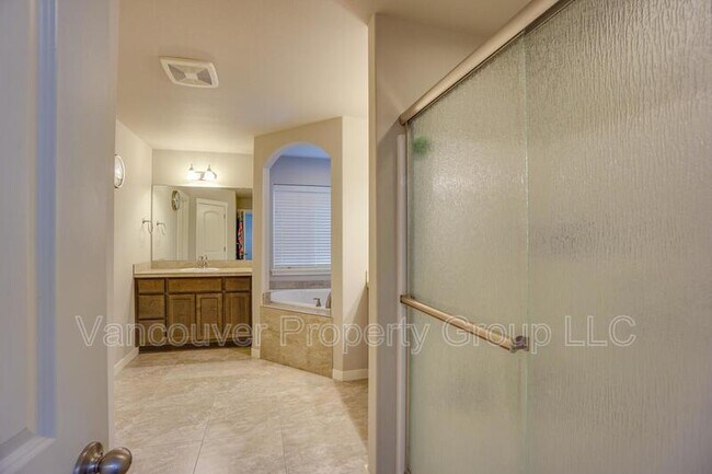 Building Photo - 14303 NE 107th St