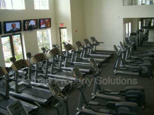 Building Photo - 5112 Park Central Dr