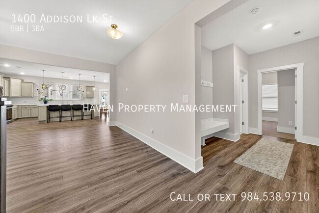 Building Photo - 1400 Addison Lk St