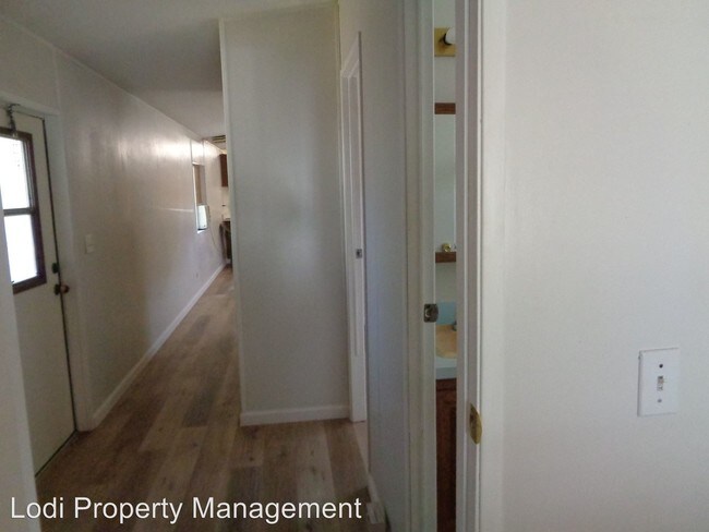 Building Photo - 2 br, 1 bath House - 8441 W Stockton St