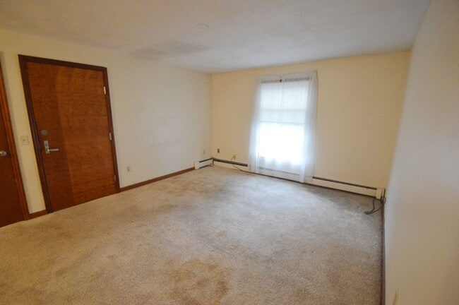 Building Photo - Holden: 2 Bed 1 Bath, Heat & Hot Water Inc...