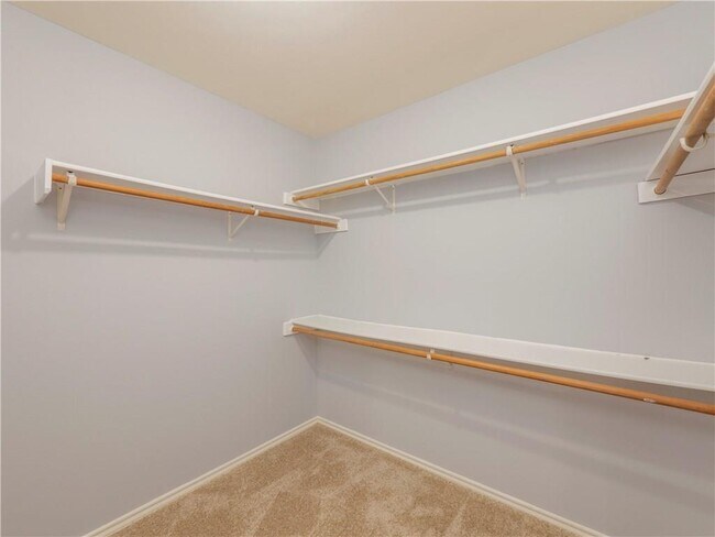 Building Photo - 809 Riverlawn Dr