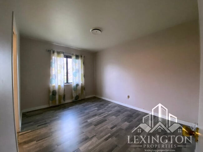 Building Photo - Beautiful, 3BD/2BA, Home available in Sacramento off Madison Ave. and Auburn Blvd.