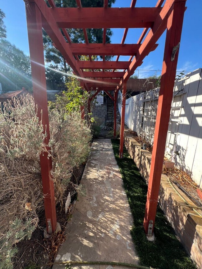 Building Photo - Stunning 4 Bedroom, 3 Bath Tierrasanta Hom...