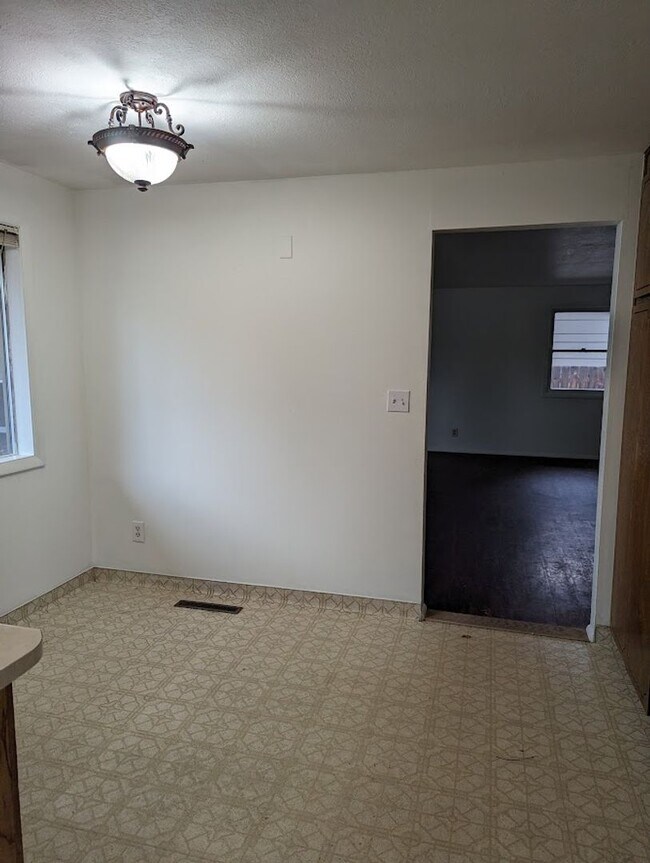 Building Photo - Spacious pet-friendly Clarkston house on d...