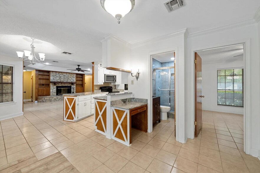 Open Concept Family Area - 273 Leafy Hollow Ln