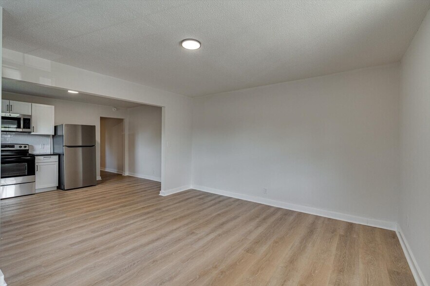 Building Photo - 190 E Leawood Ave