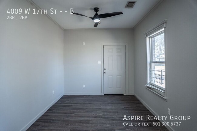 Building Photo - Modern, Updated 2 Bedroom Duplex