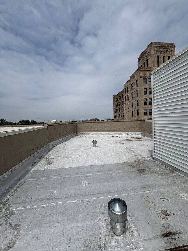 Building Photo - 2413 W Madison St
