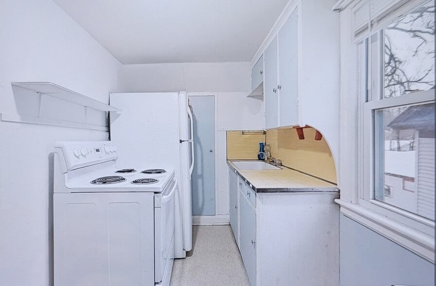 Building Photo - 326 N 3rd St