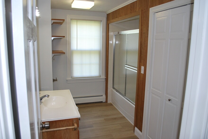 Building Photo - 316 Rollstone Rd