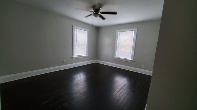 Building Photo - Beautifully updated and Spacious!  2 Bed H...