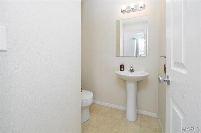 Building Photo - Amazing 4 bedroom 3.5 Bath house