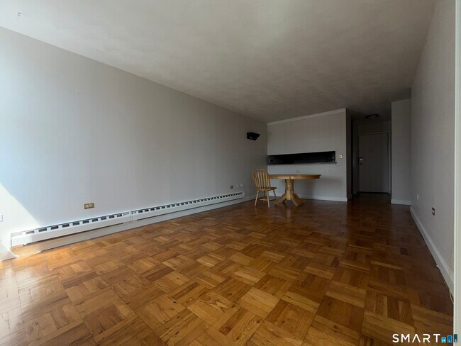 Building Photo - 87 Glenbrook Rd