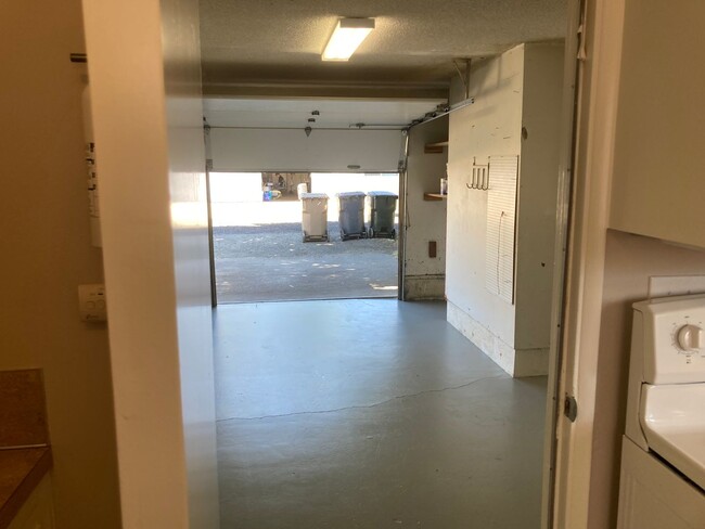 Building Photo - 2 Bedroom 1 bath Brownsville, Oregon