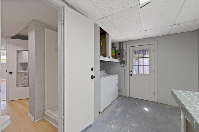 Building Photo - 4430 Shoreline Dr