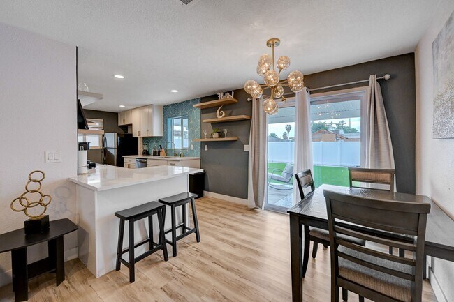 Building Photo - Fully Furnished or Unfurnished 3 BR / NO HOA