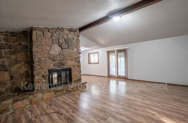 Building Photo - 1100 W Queens St