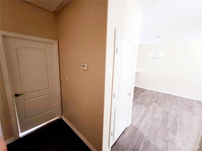 Building Photo - 17 Taft St