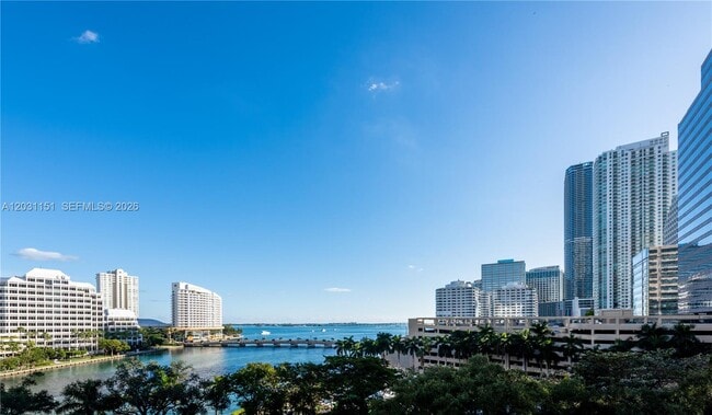 Building Photo - 495 Brickell Ave