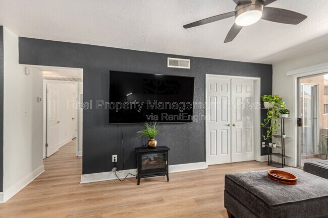 Building Photo - 5877 N Granite Reef Rd