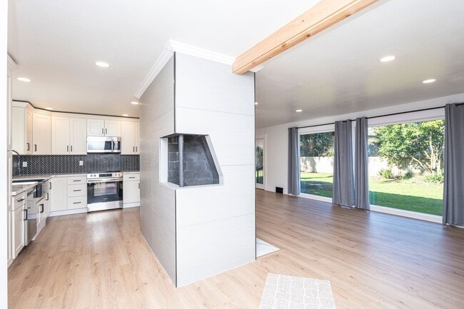 Building Photo - Lakewood Rambler 3 bedroom + Bonus