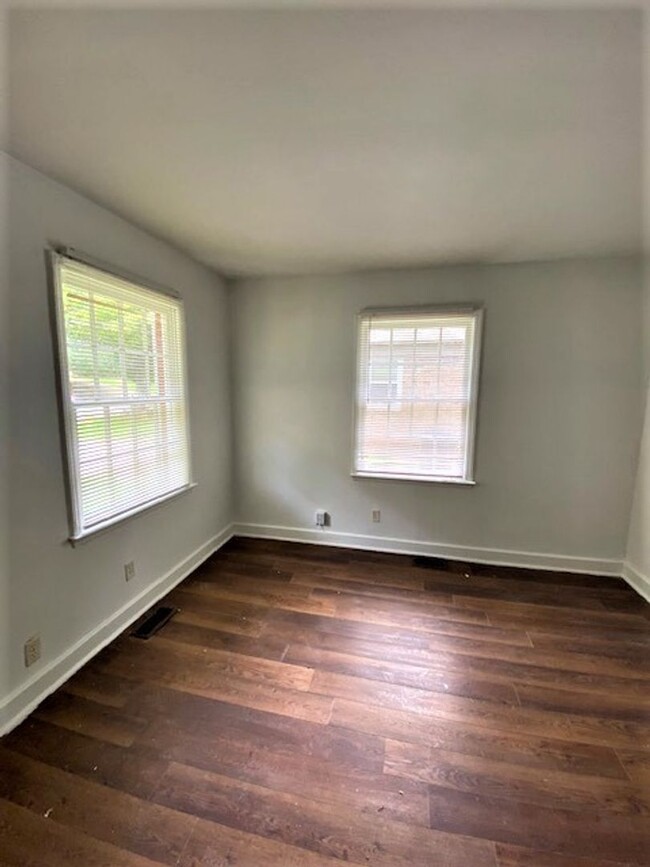 Building Photo - West Charlotte.  Renovated 2 Bedroom!