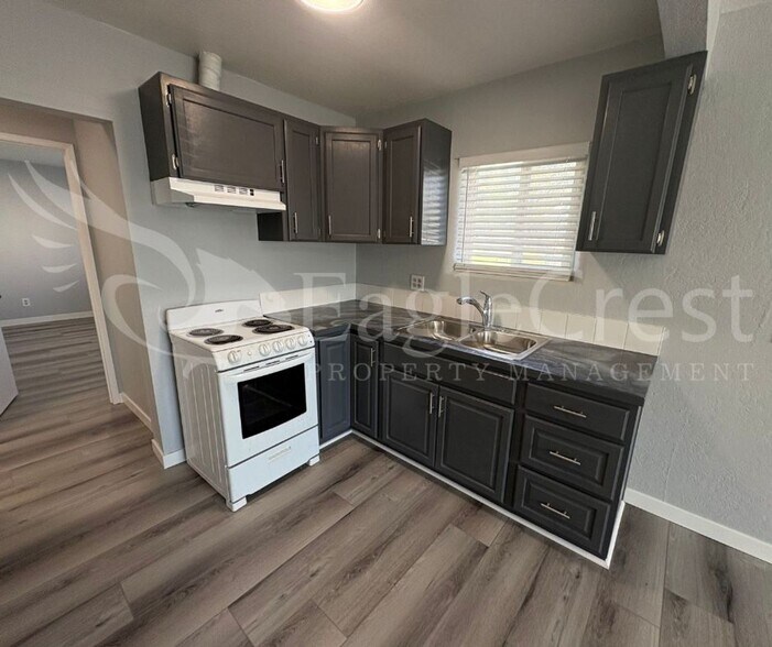 Building Photo - Roseville Lane Apartments