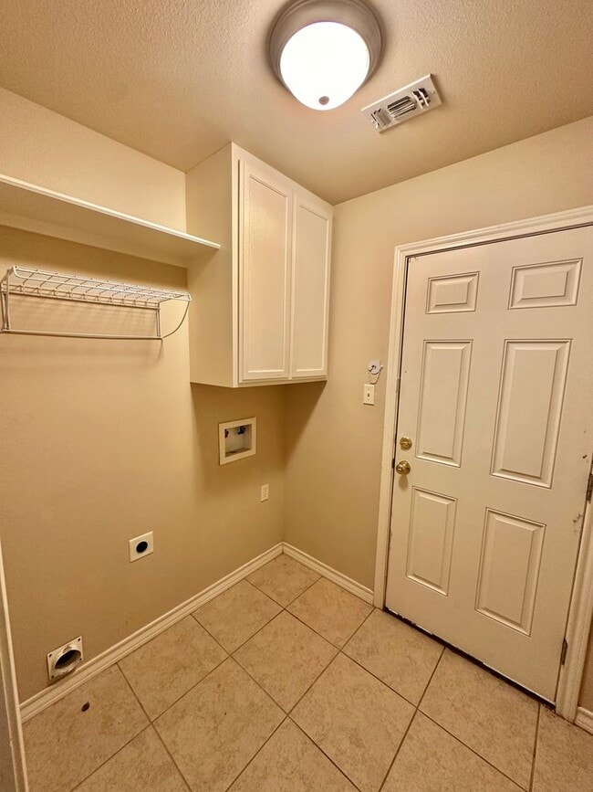 Building Photo - Now Available - Charming 3 Bedroom Patio Home