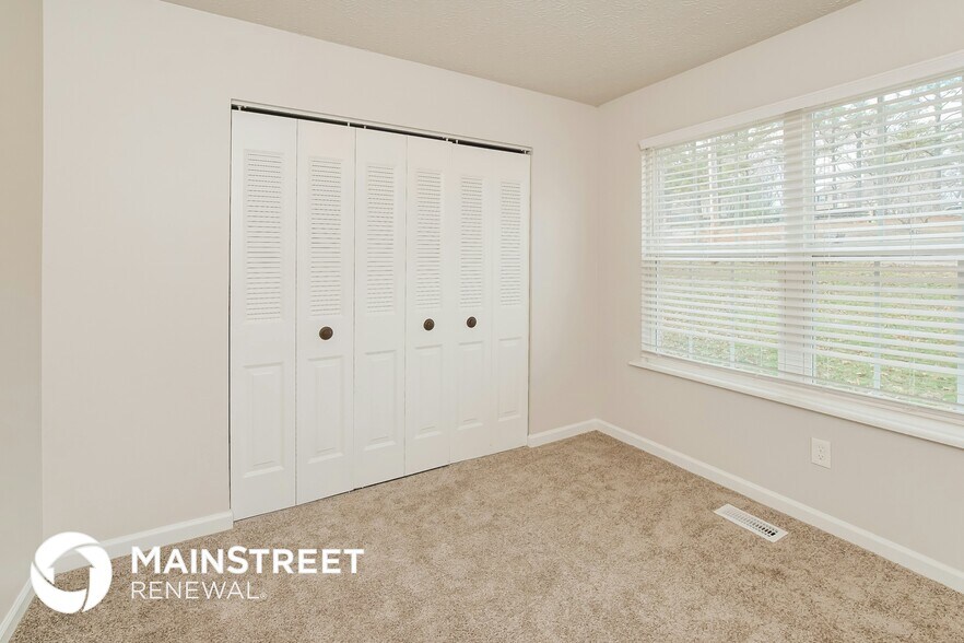 Building Photo - 1616 Summerhill Dr