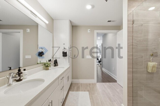 Building Photo - 214 Hunt St