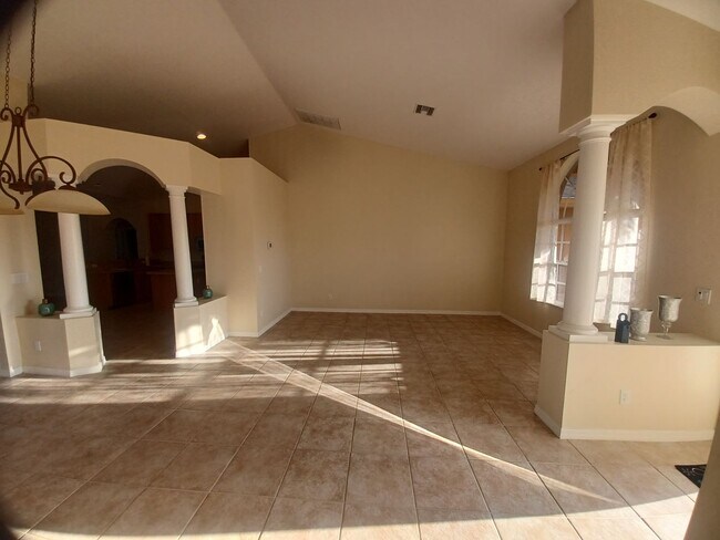 Building Photo - 2117 NW 14th Terrace